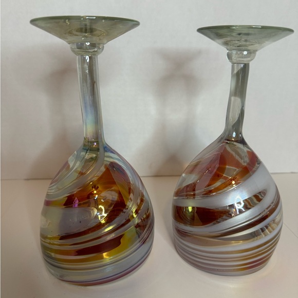 Handblown set of 2 Wine Glasses made in Mexico.. Red and white swirled. - Picture 2 of 4